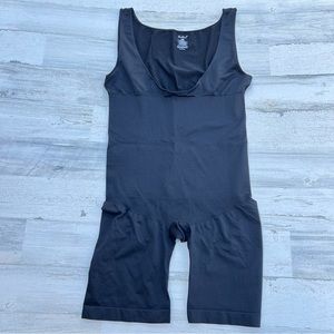 UnderWhere? Womens Classic Bodysuit Mid Thigh W. Open Gusset Black 3X Plus